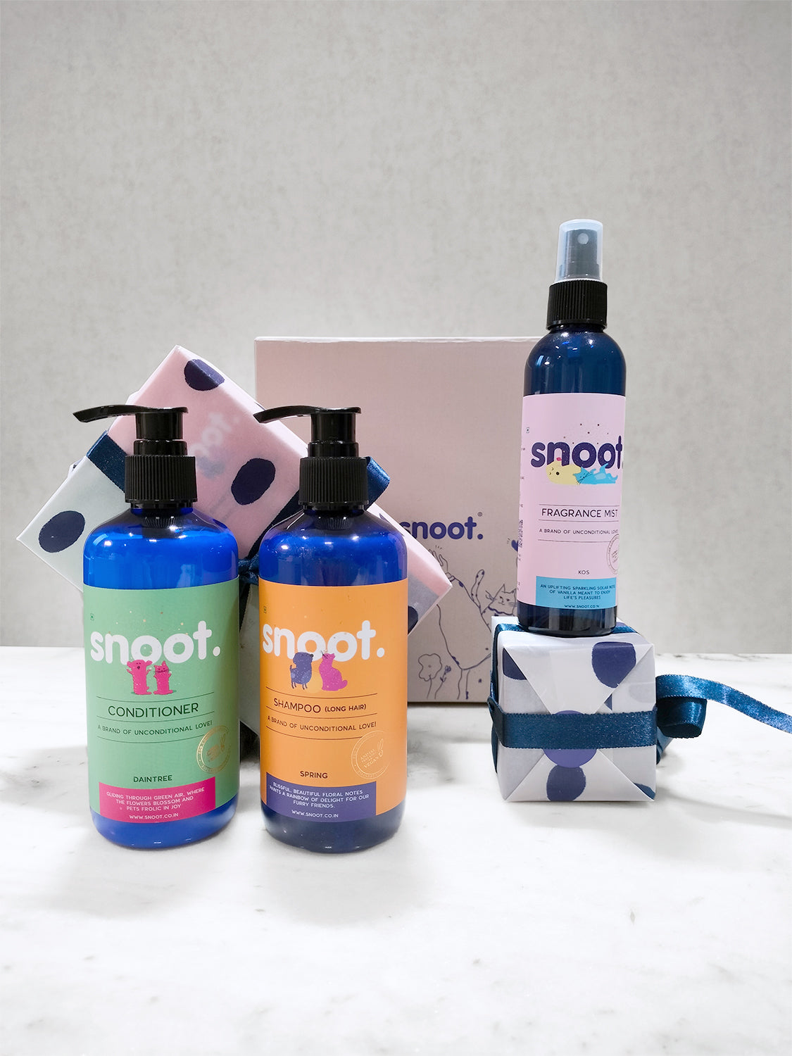 Gift set for pets, dogs, and cats featuring a pet shampoo, conditioner, and fragrance mist