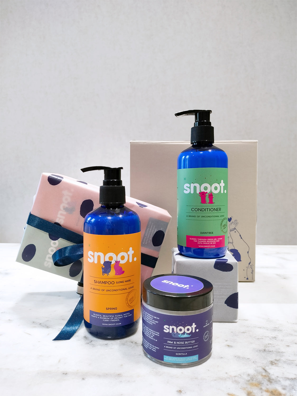 Gift set for pets, dogs and cats containing Shampoo, Conditioner, and Paw & Nose butter