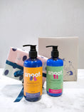 Load image into Gallery viewer, Gift Set for Pets, Dogs, and Cats featuring a combination of Pet Shampoo and Conditioner
